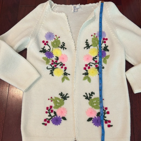 Vintage Sears Crewel Flower Cardigan 60s 70s Bright Cottage Granny Grandmacore - Picture 4 of 6